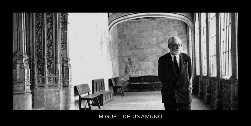 MIGUEL DE UNAMUNO EN LA UNIVERSIDAD PASEANDO